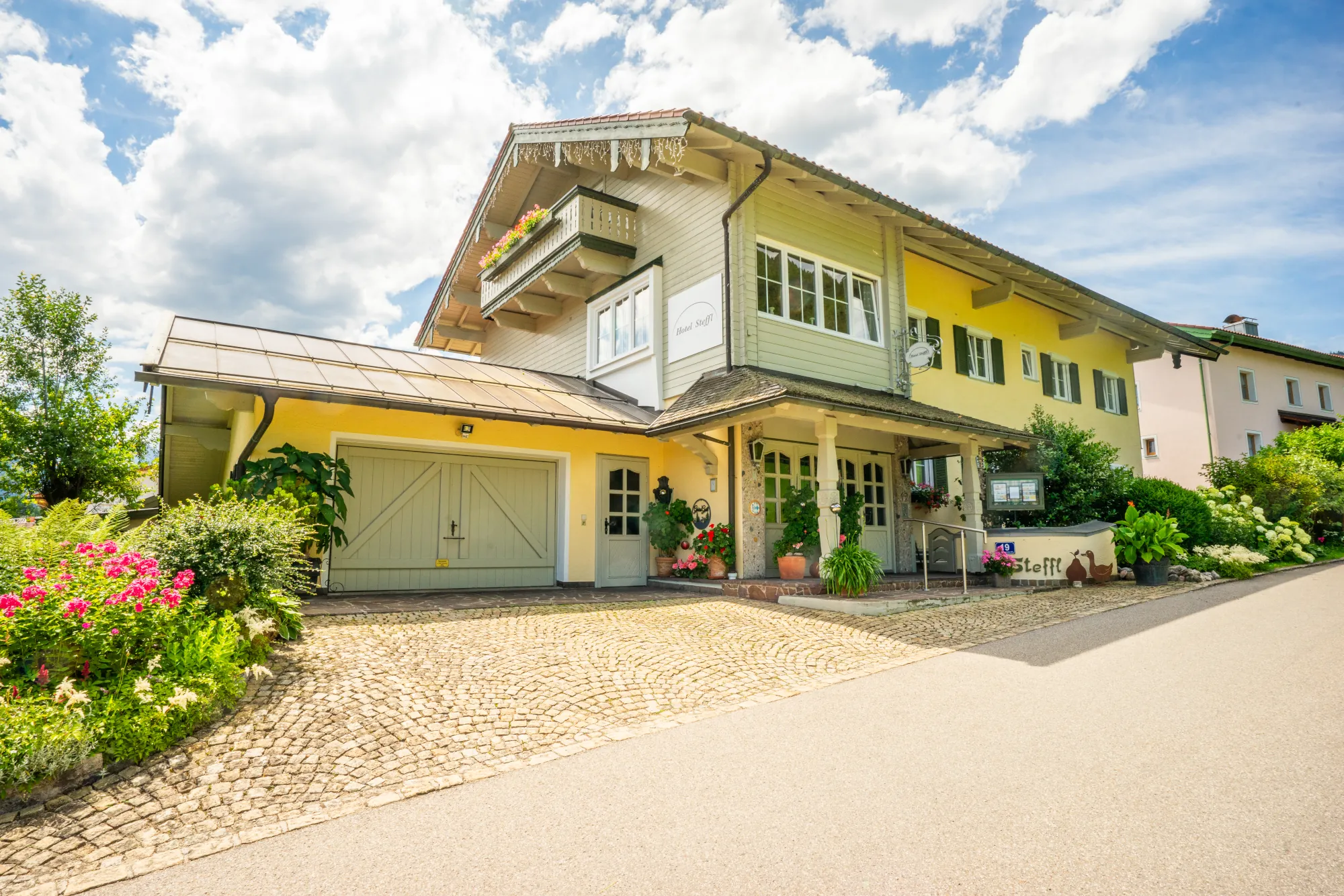 <p>Unsere charmante und stilvolle Fassade</p>