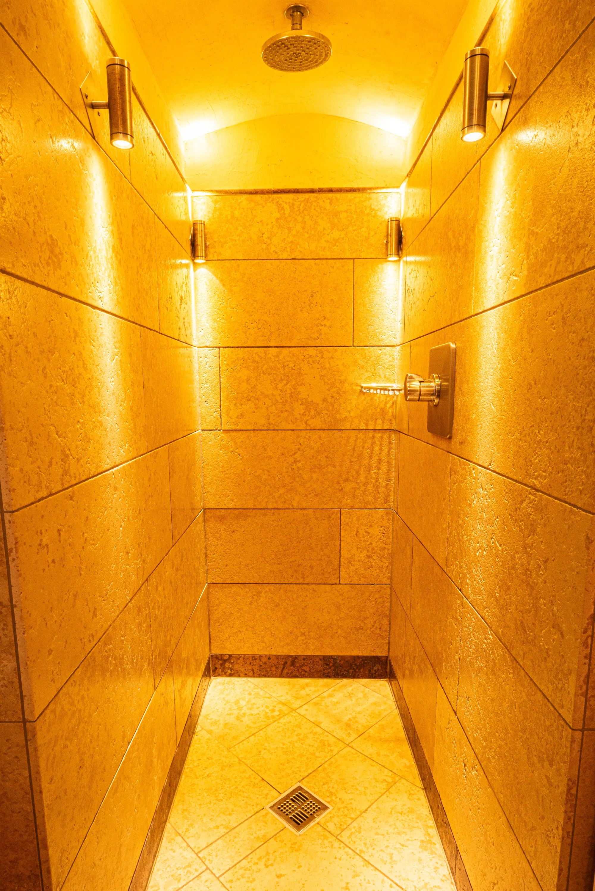 <p>Belebendes Duscherlebnis in der Regendusche</p>